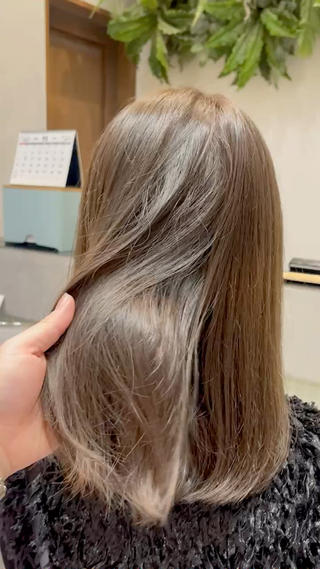 秋ツヤカラー
赤みなしオリーブフォギーベージュ
ブリーチなし明るめベースから施術可能です
もっとオリーブを感じさせることも、
暗くすることも可能です
ぜひご相談ください
こちらのクーポンは️初回限定️で、炭酸泉マーブと内部補修トリートメント(ライトトリートメント)が無料でついたお得なクーポンです