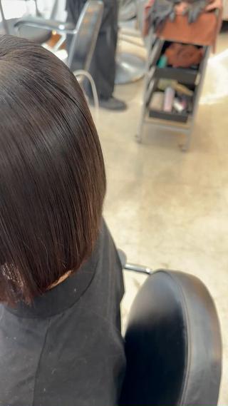 丸みの要素をカットで出しつつ自然に丸みの出るように美髪矯正