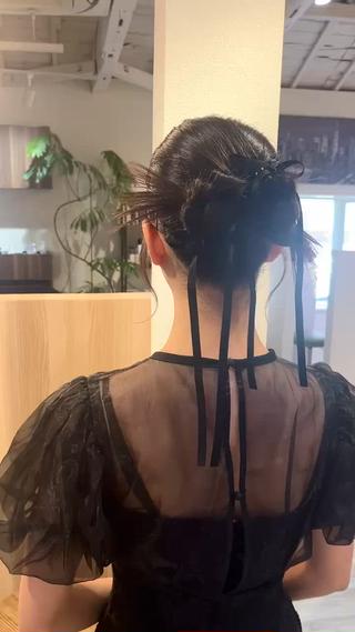 卒業パーティーのヘアセットをおまかせいただきました️
スタイルは一緒に決めさせていただき、前髪もこだわって作りました、、
気に入っていただけて嬉しいです