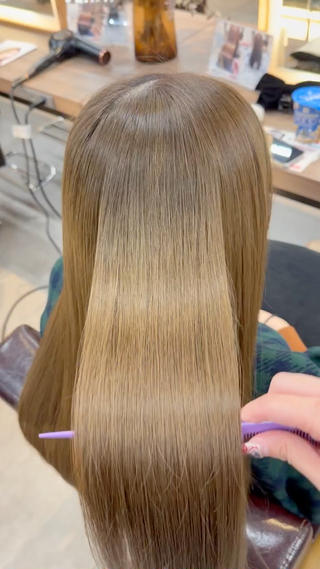 <アルカリ酸熱トリートメント>
ブリーチ毛でも、髪質改善トリートメントで芯から整えて艶感up