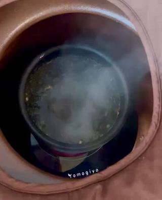 ・沖縄産の無農薬よもぎに11種類の和漢植物配合
・徳之島産有機薬草4種配合
・ヒマラヤ岩塩
・30種類以上のミネラル成分が含まれたミネラル水
他にはない栄養成分とデトックス効果の高い成分で汗が出にくい方でも汗をかくことができます。
日中はまだ暑い日もありますが、徐々に寒くなってきましたね。日中と朝晩の寒暖差で体調を崩す方続出してます
内側の内臓から温めて免疫力をあげませんか?
今からの時期はよもぎ蒸しがオススメです
膣の経費吸収は、腕の内側を1倍とすると42倍とされており、身体の中でも最も高い吸収率を誇ります。
よもぎ蒸しからのリンパマッサージもオススメです