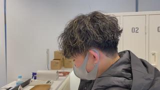 流行りの波巻きパーマ×ハイライト 