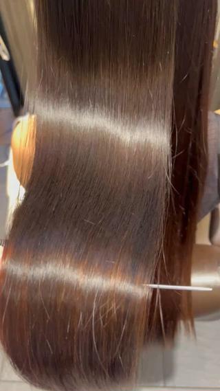 カラーと縮毛履歴のあるダメージ毛もツヤツヤに
 