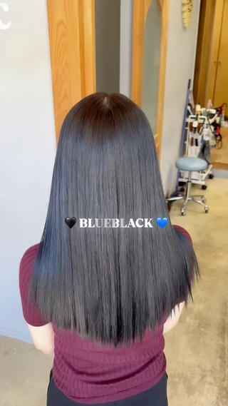 光の角度でブルー感のある暗めカラー
就活等で一時的に暗くしないと行けない方にオススメです