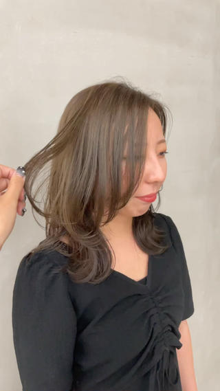 オリーブベージュ×レイヤーカット
秋におすすめオリーブカラー
最近人気です！
レイヤーカットはしっかり動きが出るように高めに入れてます！
#オリーブベージュ#オリーブカラー#レイヤーカット#韓国カット 