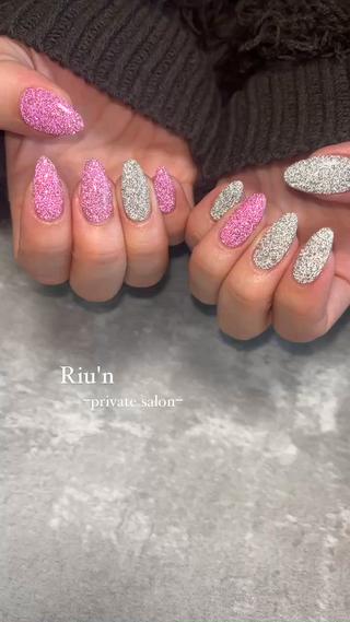 不思議ラメライトに当てると光ります⠜ 