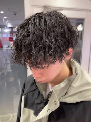 #メンズパーマ #メンズカット #メンズスタイル #波巻きスパイラルパーマ #波巻きパーマ #ツイストスパイラルパーマ #ツイストパーマ #スパイラルパーマ #ツーブロック #刈り上げ 