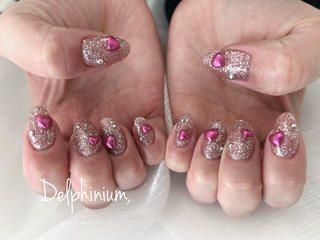 #キラキラ の#フラッシュネイル
ビビットピンクのハートもかわいい
#バレンタインネイル 