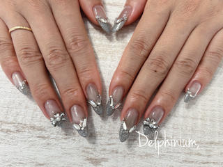 マグネットネイルにフラッシュラメをON
抜群にキラキラ〜〜
リボンパーツは¥100〜¥250で各種ご用意しております！

#キラキラネイル 