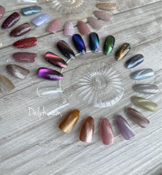 マグネットネイルの新色！！
カメレオンシリーズ入荷しました。
ダークカラーだけど色んな表情見せてくれます

オフィスにもokなナチュラルカラーもあるので是非試してみてください 