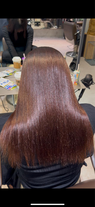 〔 ヒトニアイタクナルカミ 〕

キレイなカミになったらヒトにアイタクナル
・
・
振り向かれる極艶髪つくれます。
・
この方は癖がとても強く
毎朝アイロン、寝る前もアイロン。
・
それが無くなりすぐに
〔 ヒトニアイタクナルカミ 〕」に。
・
・
↓
〔 ヒトニアイタクナルカミ 〕は
縮毛矯正となっております。
是非ともお任せ下さい。
朝起きて思わず外に飛び出してしまうような髪を作ります。

場所 
MINXOVER
 東京都千代田区大手町１丁目５−１ 
大手町ファーストスクエア B1 サンクンガーデン

小穴侑哉 