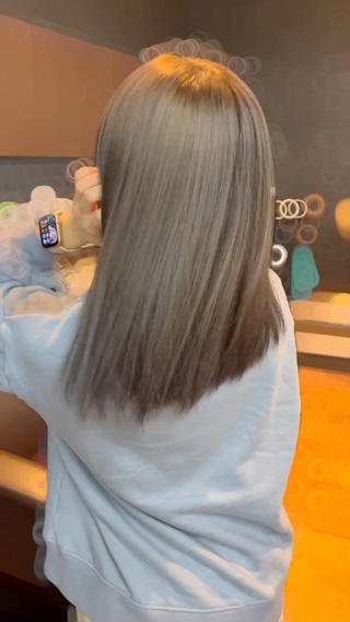 ミディアム カラー 藤野 莉奈のヘアスタイル