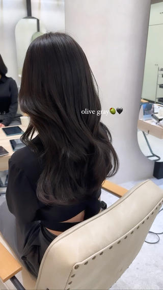 お仕事に影響しない暗めオリーブカラー
韓国巻きとの相性抜群です 