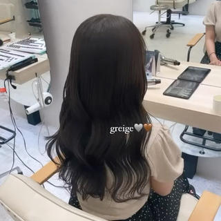 greige
ツヤ感のあるカラー 