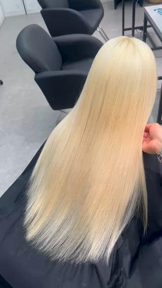 黒髪からブロンド
ブロンドを目指してブリーチをすれば2回目の来店にはブロンドになれます!
ケアブリーチでダメージを最小限におさえて艶のあるハイトーンになれます