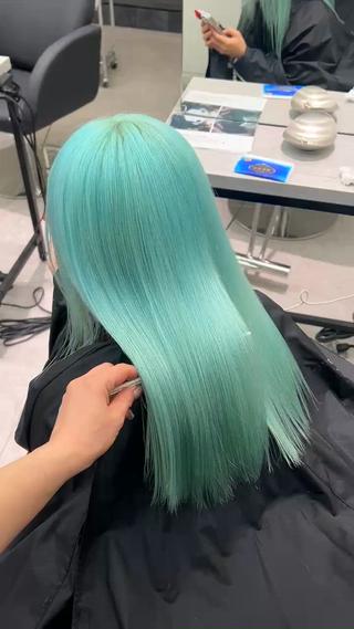淡いミントカラー
ベースがブロンドなのでリタッチしてカラーだけで激かわミントです