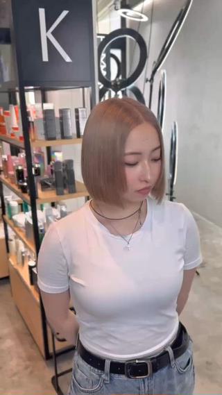 【首元スッキリでお手入れ簡単なBOB】
こらから暑くなる季節で、可愛くスッキリさせたい女性必見！

僕のカットは朝、オイルをつけるだけで頭が小さく見えるように骨格診断しながらカットいたします！︎

沢山のモデルさんの経験から培った女性ならではの魅力を引き出すカットいたしますのでぜひお任せください！

パリ発のKERASTASEトリートメントも無料でついていますので髪の毛もツヤツヤサラサラになります

#ボブ #ボブカット #銀座美容室 #bob #カット無料 