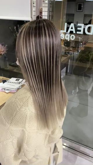 エアタッチバレイヤージュ

お色はホワイトグレー

流行りの韓国っぽさも出ます！ 