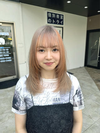 グレージュ×オレンジ

デザインカラー
ブリーチ2回からできます！ 