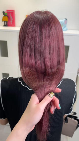 【ローズ‪ワインレッド】

 大人気トレンドカラー‪

 美白効果のある艶感ワインレッド

1bleach2bleach​〜​可能なお色味
白玉効果も有るトレンドカラー
・
色気のあるダークなレッドは今年のトレンドカラー



𝐈𝐧𝐬𝐭𝐚𝐠𝐫𝐚𝐦：mio__y.s.h 