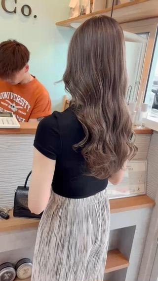 ロング ブリーチカラー🌈 嘉名 真樹のヘアスタイル