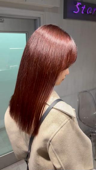 ご覧頂きありがとうございます︎
オレンジブラウンカラー!!
縮毛履歴ベースになります!
ブリーチなしでできるカラーになります!
髪質改善トリートメントも+でして頂きより艶々髪に
是非一度お任せください♡