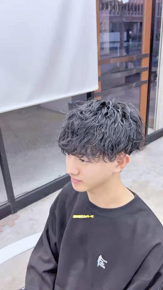 緩めの波巻きパーマ
半乾きでセットするだけでこの仕上がりです