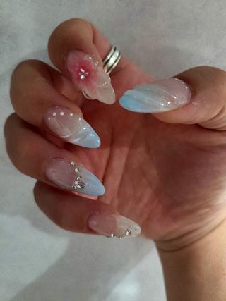 ちゅるんネイル涼しげでめちゃかわいい
夏にオススメです

#ちゅるん#チーク#グラデーション#キラキラ
#ぷっくり 