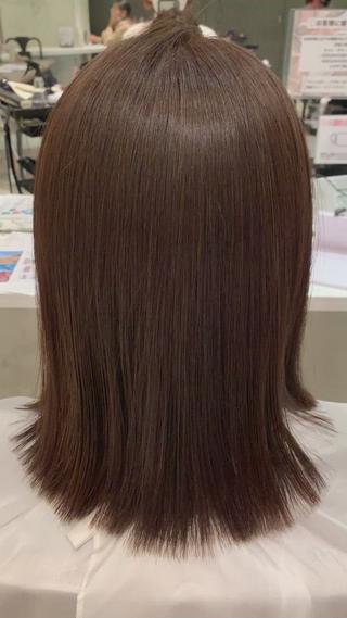 ロング SAKINO． ベージュカラーのヘアスタイル