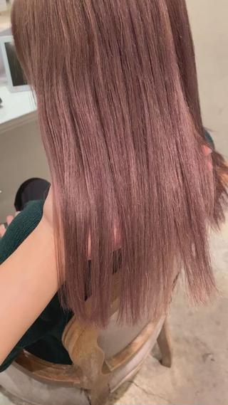 ロング カラー SAKINO． ベージュカラーのヘアスタイル