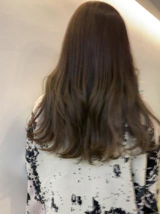 ロング カラー SAKINO. ベージュカラーのヘアスタイル