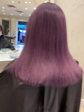 カラー SAKINO． ベージュカラーのヘアスタイル