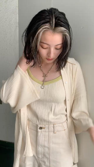 バングカラーが可愛い！
ベースは暗くしてバングがさらに目立つように

#バングカラー#ブリーチ#インナーカラー 