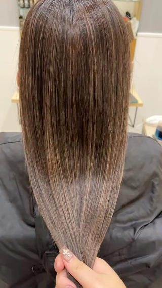 ULTOWAトリートメントで髪の毛の水分量up!!
続けていくとツヤが長持ちします