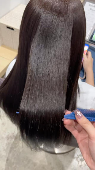 ULTOWAトリートメントで髪の毛の水分量を増やすのでこんなにツヤツヤに
ダメージレスカラー^ ^