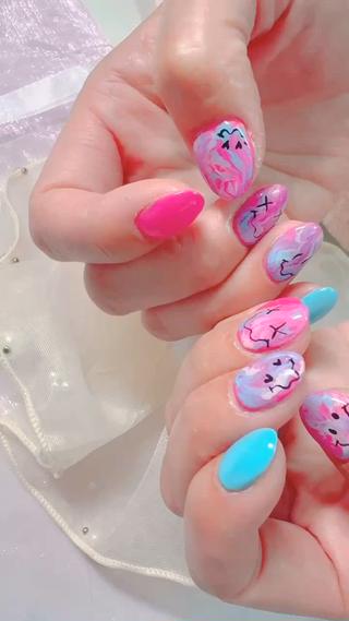 マーブルニコちゃんネイル
シンプルコース〔オフ込み¥4,500
持ち込み可能です