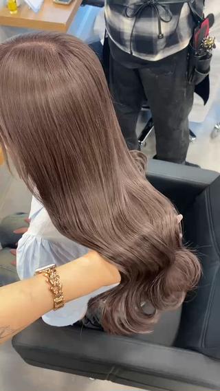 明るすぎないモカグレージュ 