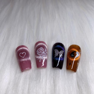 神秘なマグネットネイル
蝶々はシール、他のは手描きでーす
好きな人の名前、頭文字、記念日、誕生日など
入れたらどうですか？ 