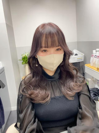 【Face line cut♡可愛い子はみんなやってる♡】
私にしかできない
似合わせand小顔カットがあります︎
ご要望はわがままと思わず
なんでも話してくださいね
お顔のバランスに合わせて
前髪からもみあげまでの繋がりを考えお作りさせていただきます
耳掛けしてと可愛いがポイントです
【最初流行りの韓国風の顔まわりにしたい!】
︎他では韓国風にならなかった
︎巻くのは苦手
︎小顔にしたい
そんな方に是非おススメしたい
"韓国風レイヤー"
お顔まわりのレイヤーで色っぽ女子に
前髪に悩んでる方必見︎
前髪はお顔の印象を変えるとても大事な部分
ミリ単位で考え
お客様一人一人にあった
オーダーメイド前髪へ
小顔に見せる
目ヂカラアップの
切り方、アイロン、ブローの方法がありますよ◎
せっかく切ってもらっても
サロンのように上手くいかない…
前髪が分かれちゃう…
内巻きにしたいのに、なんで外にはねるのっ!… あなたにあった
セットのやり方
乾かし方お教えします!
*
*
*
*
丁寧なカウンセリングと
髪型で一番大切な顔まわりのカットにこだわり
お客様のなりたいを叶えます
いつもよりもっと可愛くしたい
誰かをドキっとさせてたい
是非 @kuma_eri__miraにお手伝いさせてください
ご予約はお早めに
#2023成人式
#成人式ヘア
#成人式仕込み
#板橋成人式
#韓国ヘア池袋
#池袋美容室
#顔周りカット池袋
#顔まわりレイヤー