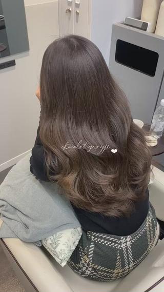 【池袋西口の魔法使い魔法の調合黄み赤みをおさえる】
大人女子の為の
"chocolat grayje" ショコラグレージュ
#ショコラグレージュ
黄み赤みをばっちりおさえる
大人女子にピッタリなまろやかカラー
︎思ったようなグレーにならない
︎自分に似合う色が知りたい
︎アッシュ系は好きだけど顔がくすむのは嫌
︎赤みもオレンジみも黄みも気になる!
︎色落ちしても可愛い色でいたい!
ご要望はわがままだと思わず全てお話しくださいね
せっかく切ってもらっても
サロンのように上手くいかない…
前髪が分かれちゃう…
内巻きしたいのに、なんで外にはねるのっ!…
あなたにあったセットのやり方、乾かし方お教えします
いつもよりもっと可愛いしたい︎
誰かをドキッとさせたい︎
是非@kuma_eri__miraにお手伝いさせてください
お客様の笑顔を楽しみに綺麗と可愛いの魔法をご用意してお待ちしております︎
熊谷恵里
【SALOWIN池袋suite】
【場所】池袋駅C6 徒歩30秒 池袋西口 徒歩5分
〒1710014
豊島区池袋2-7-5ソラーレ12F
#上品カラー
#大人女子カラー
#艶カラー
#ラテカラー