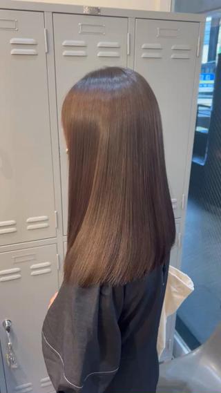 セミロング カラー 髪質改善✨️レイヤー クボタリョウのヘアスタイル