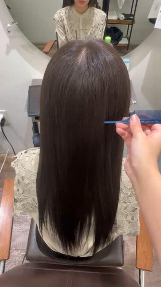 黒すぎないお客様の地毛に合わせたカラーです！
新しくお色味を入れるだけでなく、地毛のお色味に合わせるカラーもオススメです 