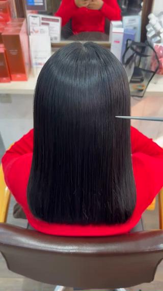 5月6月、梅雨対策　髪質改善酸熱ストレート＋トリートメント
髪質改善酸熱ストレート15,000円
髪質改善トリートメント8,000円（ストレートと同時施術で1,000円オフ）
詳しくはメニュー詳細をご覧下さい。

湿気の広がりを抑える
サラサラストレート
毎朝の手入れが楽になる 