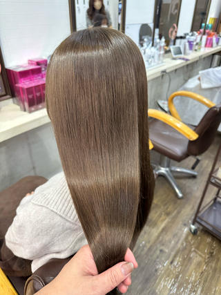 オリジナル髪質改善トリートメント＋素髪リセットケア

オリジナル配合の柔らかい手触りのツヤツヤ髪質改善トリートメント＋古いシリコン除去＆銅イオン除去 