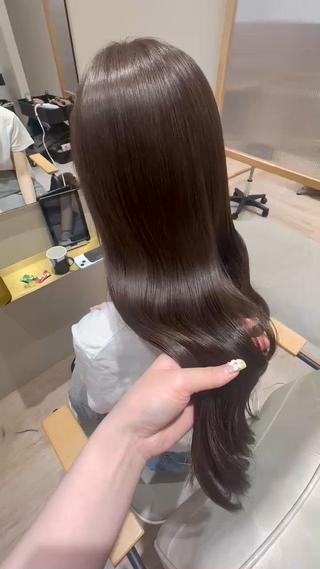 暗め透明感チョコレートブラウン
暗すぎない艶感たっぷりのチョコレートブラウンです。