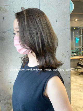 ⁣
⁣
⁣
ｵﾘｰﾌﾞｸﾞﾚｰｼﾞｭ / ﾐﾃﾞｨｱﾑﾚｲﾔｰ⁣
#olivegreige#mediumlayer⁣
⁣
⁣
顔周りと表面にﾚｲﾔｰを入れる事で⁣
ﾜﾝｶｰﾙでも、ふわっと動きが出ます⁣
⁣
⁣
ﾌﾞﾘｰﾁ無しのｵﾘｰﾌﾞｸﾞﾚｰｼﾞｭで⁣
最大限に赤味を抑えて透明感を◎⁣
⁣
⁣
髪質や、染める前のﾍﾞｰｽの明るさ次第で⁣
ﾌﾞﾘｰﾁをしなくても綺麗に染まります⁣
⁣
気になる方は是非、ご相談ください⁣
⁣
⁣
⁣
７月後半のご予約、まだまだお取りできるので⁣
DM、LINE、NETよりご予約お待ちしてます⁣
⁣
⁣
⁣
⁣
#west#mariohairdesignwest⁣
#tokyo#tachikawa#hairsalon⁣
⁣
#ウエスト#マリオヘアデザインウエスト⁣
#東京#立川#美容室#立川美容室#立川南口⁣
⁣
#オリーブグレージュ#オリーブベージュ⁣
#ブルーアッシュ#ブルージュ⁣
#ミディアムレイヤー#フェイスレイヤー⁣
#ミディアムウルフ#ウルフボブ⁣
#トラックオイル⁣
⁣
#美容師#美容学生#中途スタッフ募集⁣
#男性スタッフ募集#夏髪#夏色⁣
⁣
⁣
 