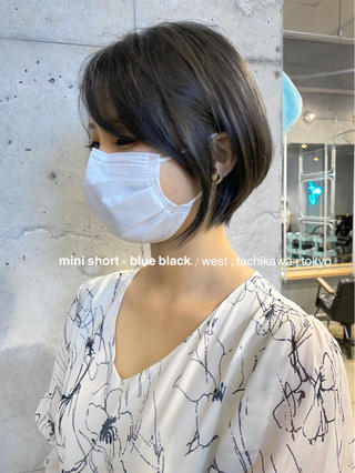 ⁣
⁣
⁣
ﾐﾆｼｮｰﾄ / ﾌﾞﾙｰﾌﾞﾗｯｸ⁣
#minishort#blueblack⁣
⁣
⁣
最近まで伸ばしていた髪の毛を、⁣
夏なのでﾊﾞｯｻﾘと丸みのあるｼｮｰﾄに⁣
⁣
⁣
ｶﾗｰは、ﾌﾞﾘｰﾁ無しでﾌﾞﾙｰﾌﾞﾗｯｸを入れて⁣
暗くても透明感のある色味に⁣
⁣
⁣
顎に沿う髪の毛が引き締め効果で⁣
より小顔に見せてくれるので、⁣
「ｼｮｰﾄにしたいけど不安」な方にお勧めです⁣
⁣
⁣
⁣
⁣
７月後半のご予約、まだまだお取りできるので⁣
DM、LINE、NETよりご予約お待ちしてます⁣
⁣
⁣
⁣
#west#mariohairdesignwest⁣
#tokyo#tachikawa#hairsalon⁣
⁣
#ウエスト#マリオヘアデザインウエスト⁣
#東京#立川#美容室#立川美容室#立川南口⁣
⁣
#ミニショート#丸みショート⁣
#ショートボブ#くびれショート⁣
#立川ショート#立川ショートカット⁣
#マッシュショート#ハンサムショート⁣
#ブルーブラック⁣
⁣
⁣
#美容師#美容学生#中途スタッフ募集⁣
#男性スタッフ募集#夏髪#夏色⁣
⁣
⁣
 