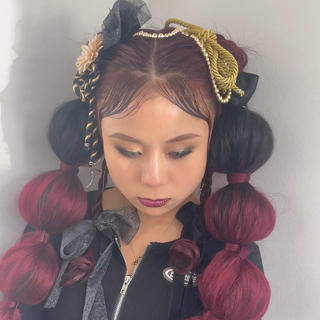成人式前撮りヘア
成人式用前撮りのヘアセット!
エクステを使ったタマネギツインで、
成人式ではできないような、ボリューム感の多いスタイルだと小顔効果や写真で撮ったときの立体感があって可愛いです
写真に残るからこそ、このときしかできない自分の個性が出せるヘアアレンジにチャレンジしてはいかが?
大切な日のヘアセットお任せください!
お友達やご家族でのご案内も可能です