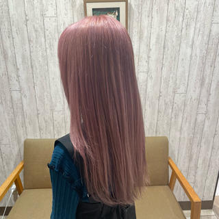 ペールピンク
最近人気のピンクカラー!
薄めのカラーは、色落ちが早いですがカラーシャンプーなどを使えば長持ちします
そして、このカラーはベースのトーンによってはホワイトミルクティーみたいな色落ちになるのでおすすめです◎