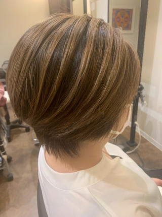 ショートボブのバレイヤージュ